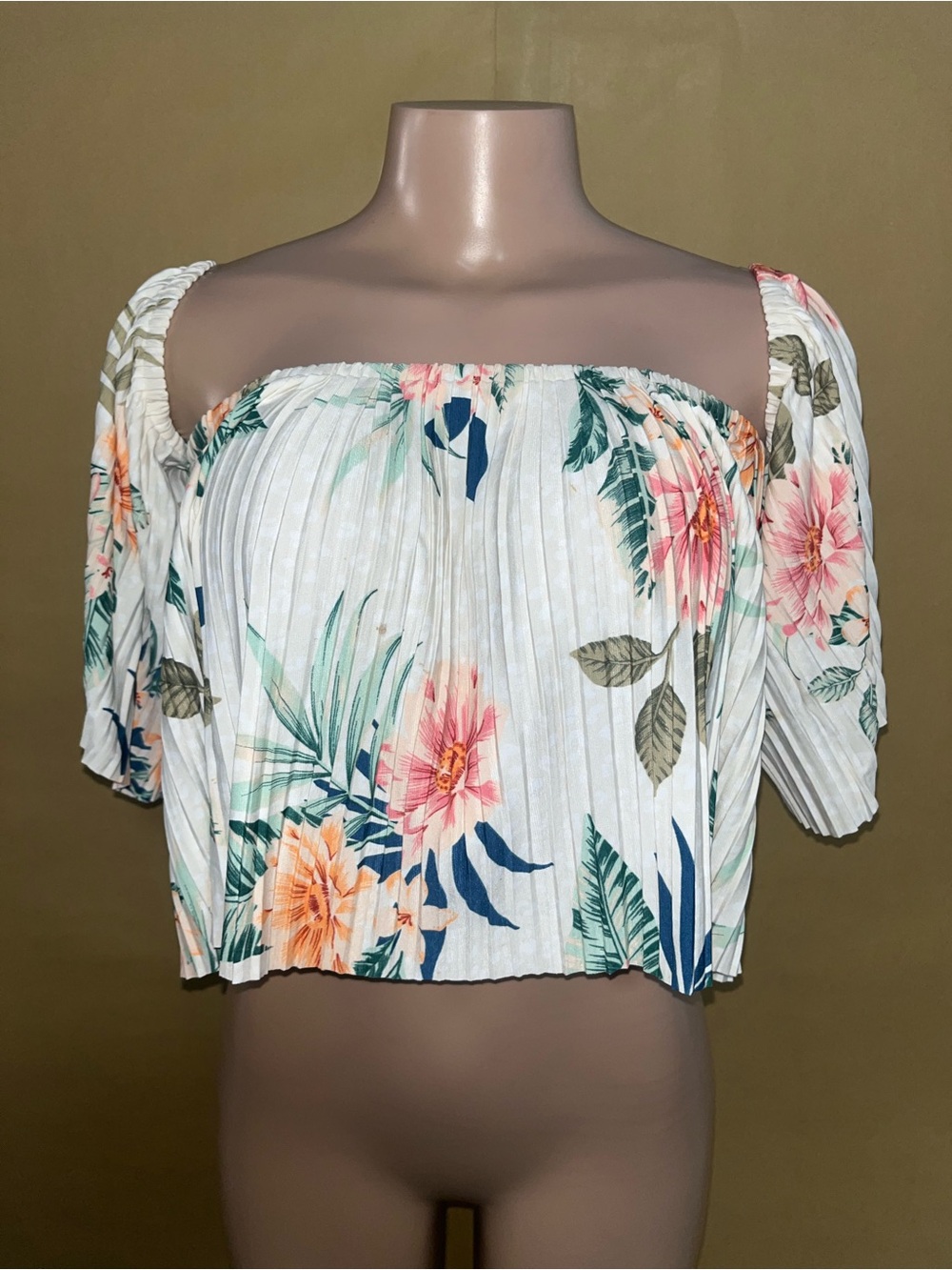 Guess White Floral Pleated Off-Shoulder Crop Top with Pink & Orange Blooms